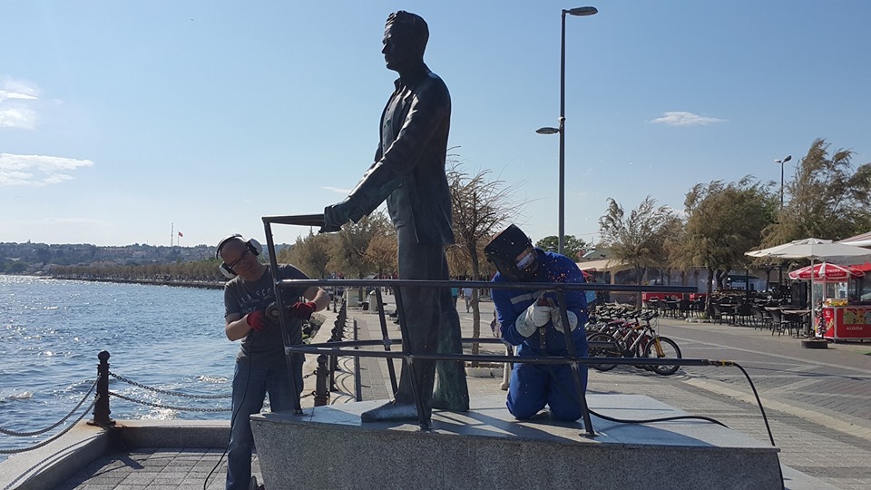 Nazım Hikmet Ran heykeli onarılıyor