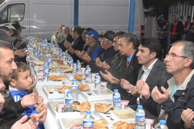 BÜYÜKÇAVUŞLU GÖNÜL SOFRASI’NDA ORUÇ AÇTI