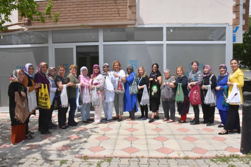 TİŞÖRTLER BEZ ÇANTAYA DÖNÜŞTÜ