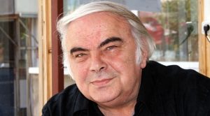 Sanatçı Enis Fosforoğlu hayatını kaybetti