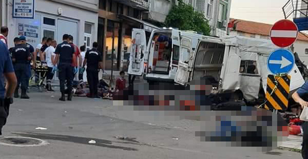 EDİRNE’DE KATLİAM GİBİ KAZA: 10 ÖLÜ, 30 YARALI