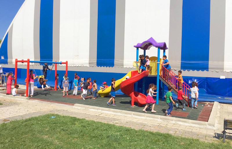 ÇOCUKLAR OYUN PARKINA KAVUŞTU