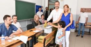 Yılmaz, TOKİ Anadolu Lisesinde oyunu kullandı