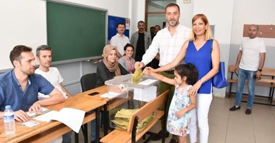 Yılmaz, TOKİ Anadolu Lisesinde oyunu kullandı