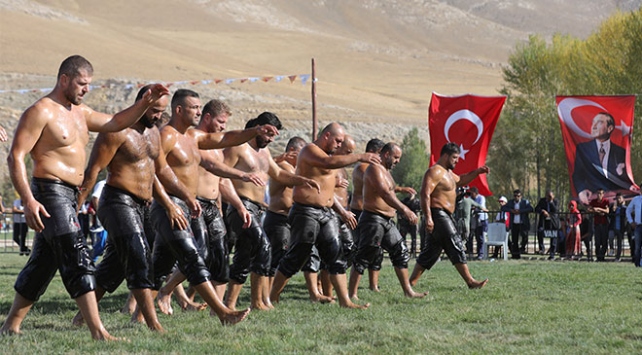Tarihi Kırkpınar Yağlı Güreşleri yarın Edirne’de başlayacak
