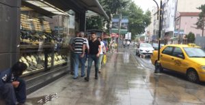 ÇORLU YAĞMURA HAZIRLIKSIZ YAKALANDI