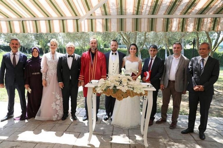 Kocabaş ve Tüzgen ailelerinin mutlu günü