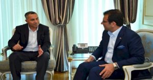 Ekrem İmamoğlu, zabıta memuru ile üç İETT çalışanını ödüllendirdi.