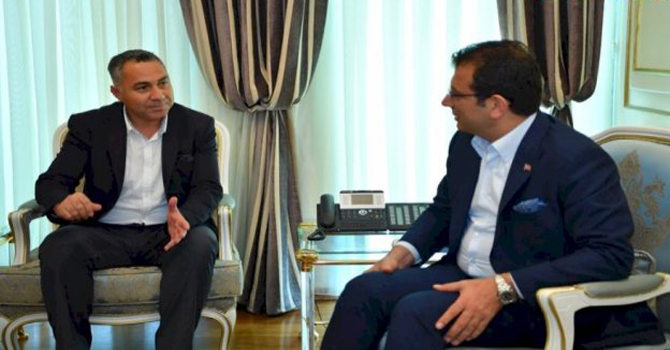 Ekrem İmamoğlu, zabıta memuru ile üç İETT çalışanını ödüllendirdi.