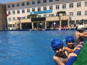 AVCILAR’DA BİR İLK DAHA: OKUL BAHÇESİNDE HAVUZ KEYFİ