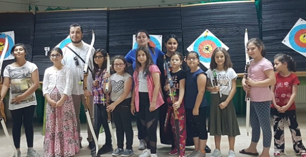 HEM KUR’AN ÖĞRENDİLER HEM OK ATTILAR