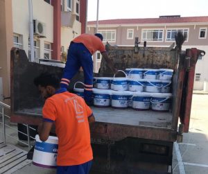 BELEDİYEDEN OKULLARA BOYA YARDIMI YAPILDI