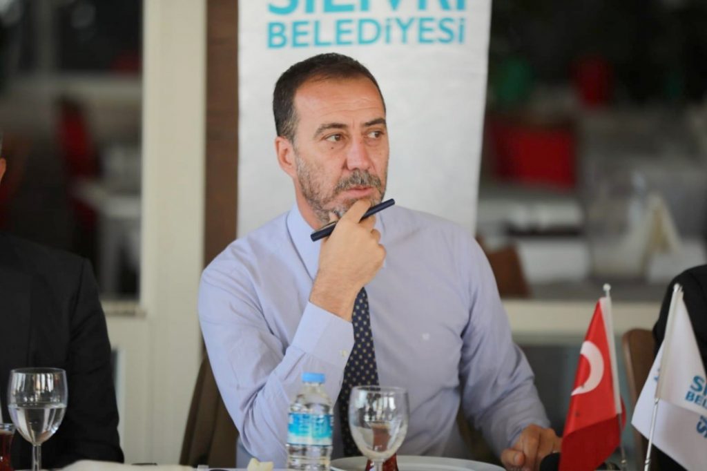 35 MAHALLE MUHTARINI TEK TEK DİNLEDİ