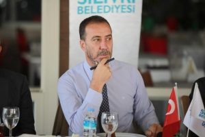 35 MAHALLE MUHTARINI TEK TEK DİNLEDİ