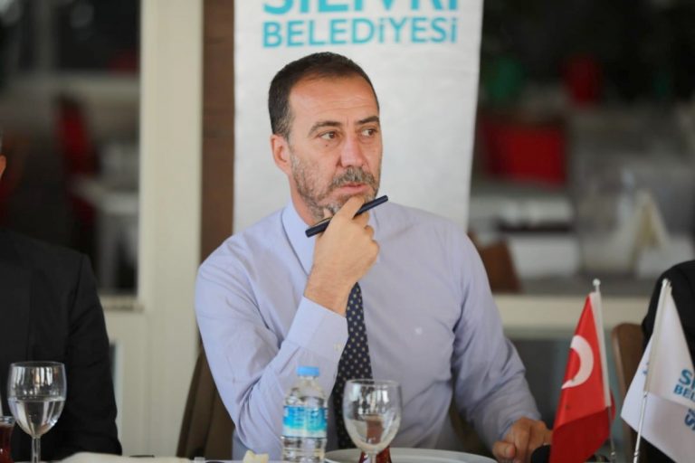 35 MAHALLE MUHTARINI TEK TEK DİNLEDİ