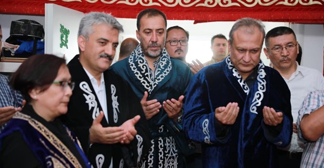 Uygur Türkleri’nin toyuna katıldılar