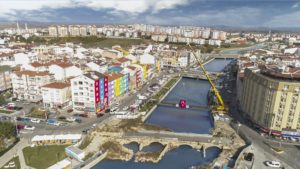 GEÇİCİ MOBİL YAYA KÖPRÜSÜ MONTE EDİLDİ