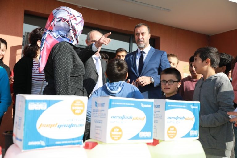 BELEDİYEDEN OKULLARA TEMİZLİK MALZEMESİ DESTEĞİ