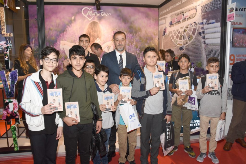 BAŞKAN YILMAZ İSTANBUL KİTAP FUARI’NI ZİYARET ETTİ