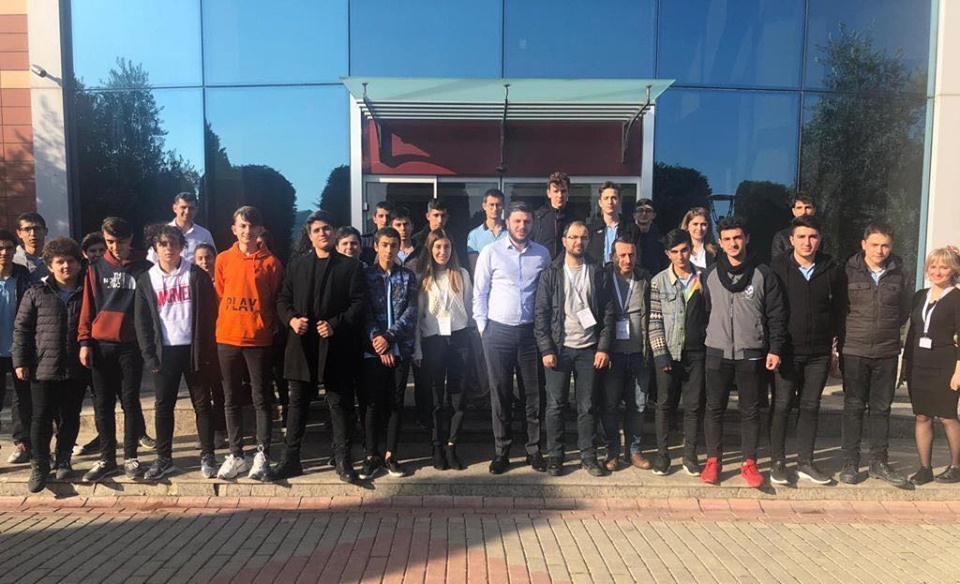 Mesleki Eğitim Projesi kapsamında Silivri Mesleki ve Teknik Anadolu Lisesi Bilişim Teknolojileri bölümü Turaş Gaz Armatürleri ve Turmach Makine’ye ziyaret gerçekleştirdi.