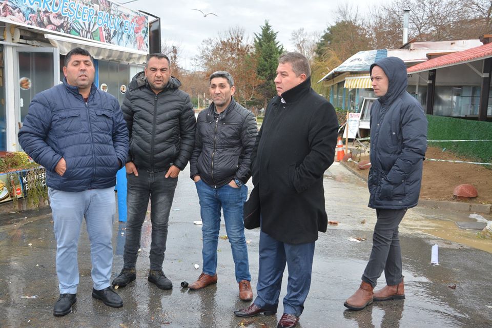 Koçer, Sahildeki işletmeleri ziyaret etti