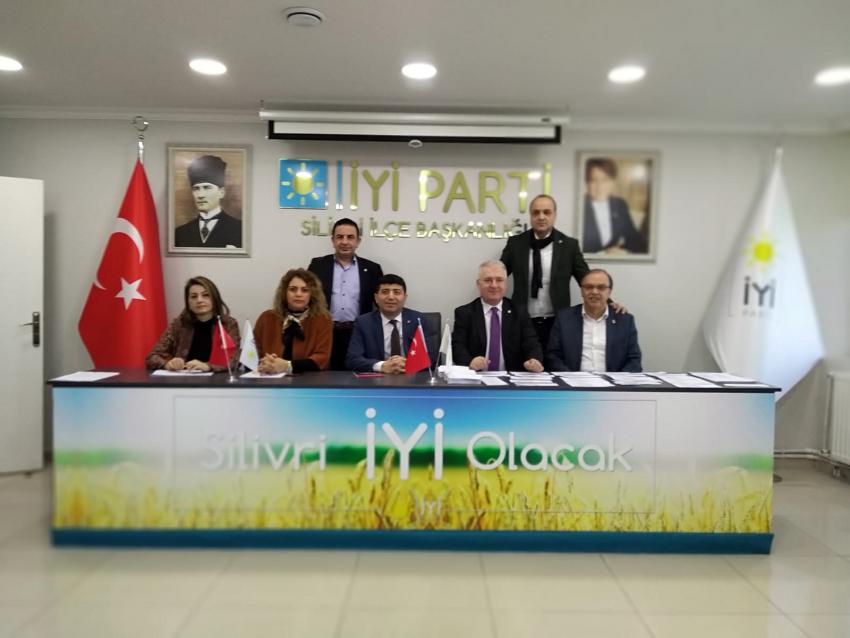 İYİ PARTİ DE ŞÖLEN HAVASINDA DELEGE SEÇİMİ