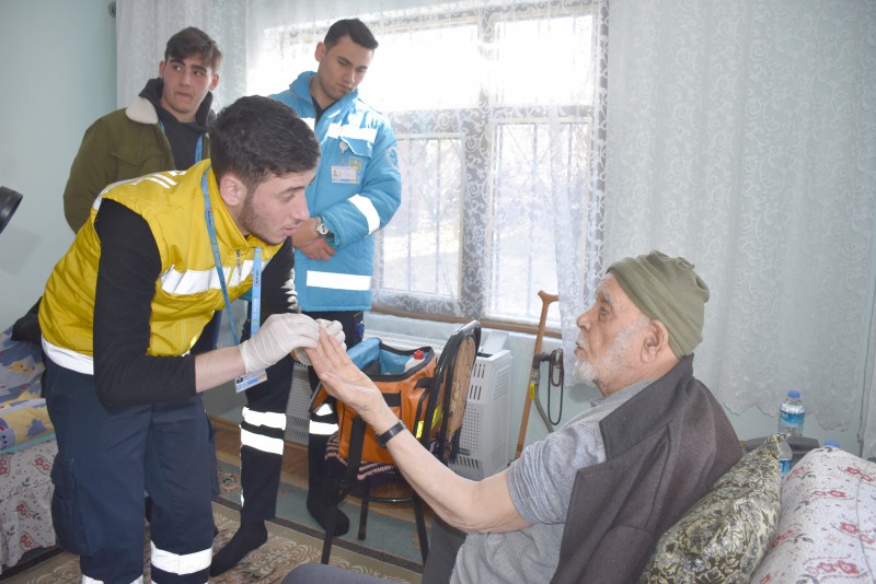 DEĞİRMENKÖYLÜ YAŞLILAR SAĞLIK KONTROLÜNDEN GEÇTİ