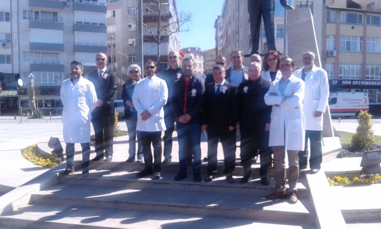 Silivri’de, 14 Mart Tıp Bayramı Çelenk sunma töreni yapıldı