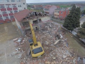 BÜYÜKÇAVUŞLU ORTAOKULU’NUN YIKIMI TAMAMLANDI