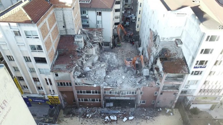 SİLİVRİ ESKİ İLÇE EMNİYET BİNASI YIKILDI