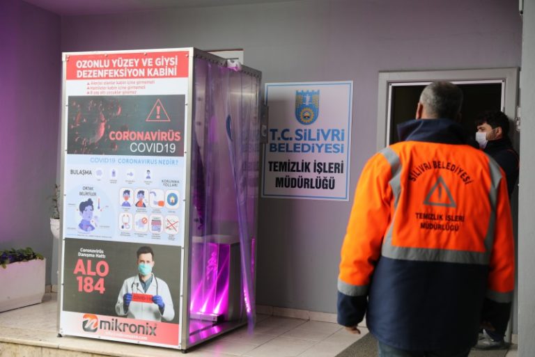 BELEDİYE PERSONELİ DEZENFEKTE OLARAK MESAİYE BAŞLIYOR