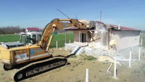 SİLİVRİ BELEDİYESİ 15 ADET KAÇAK YAPIYI YIKTI