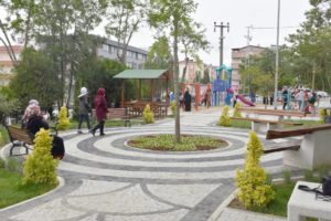 SERÇE SOKAK OYUN PARKI YENİ HALİYLE DİKKAT ÇEKİYOR