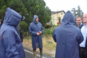 Başkan Yılmaz, Çizmeleri ile olay yerinde incelemelerde bulundu