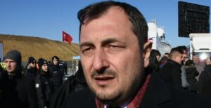 YÜKSEL, “AĞLAMAYANA EMZİK VERMİYORLAR”