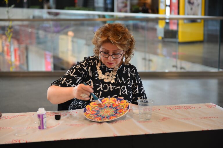 “ÜRETEN KADINLAR” SERAMİK SANATI İLE TANIŞIYOR