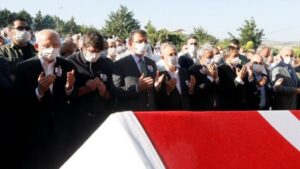 Çatalca Eski Belediye Başkanı Cem Kara’ya son görev için CHP tam kadro geldi