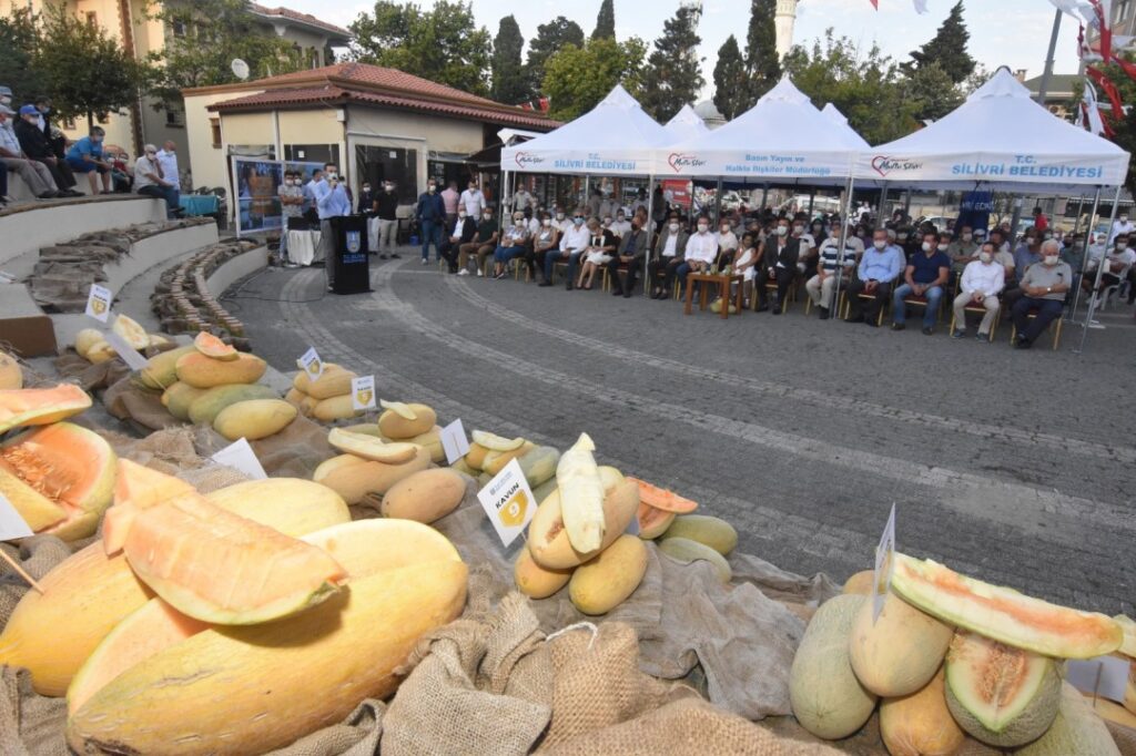 SİLİVRİ’DE EN İYİ KAVUN VE BAMYA ÜRETİCİLERİ YARIŞTI