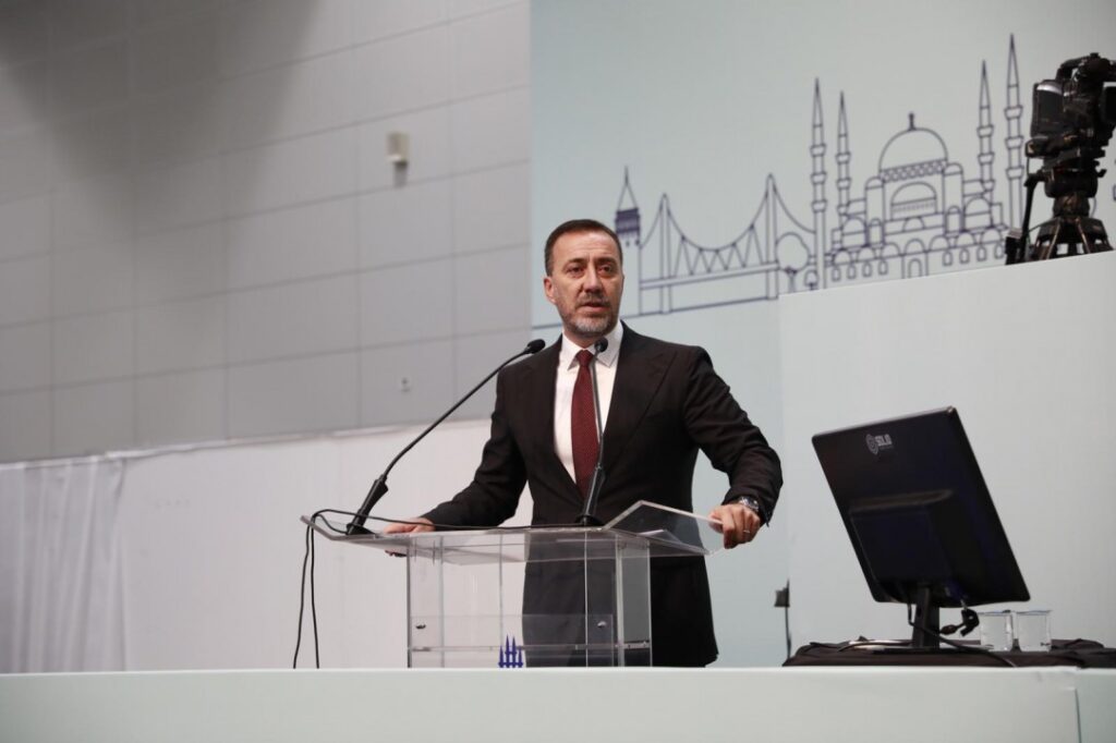 BAŞKAN YILMAZ MİNİBÜSÇÜLERE SAHİP ÇIKTI: “SORUN ÇÖZÜLENE KADAR BEN DE MİNİBÜSÇÜYÜM”