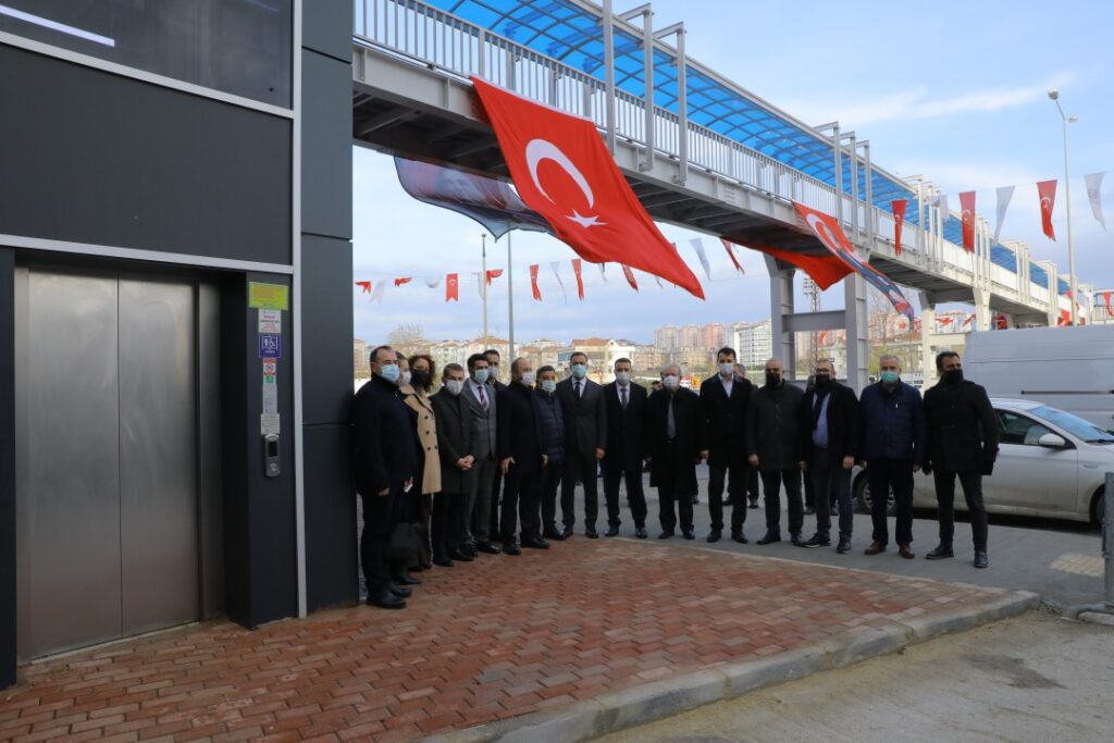 SİLİVRİ’NİN İLK ASANSÖRLÜ ÜST GEÇİDİ HİZMETE AÇILDI