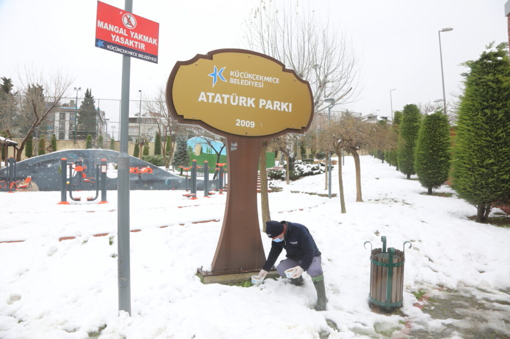 KÜÇÜKÇEKMECE’DE YOĞUN KAR MESAİSİ GECE BOYUNCA DEVAM ETTİ