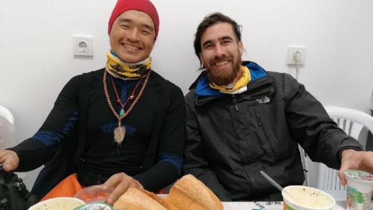 Silivri’de karda mahsur kalan yabancı uyruklu 2 bisikletli kurtarıldı