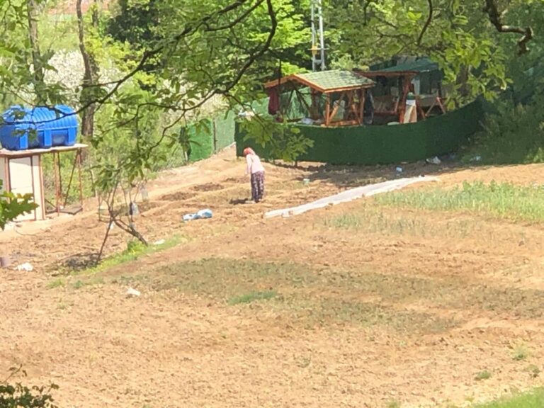 ÇAYIRDERE MUHTARI KAÇAK SU BAĞLADI, İSKİ YAKALADI