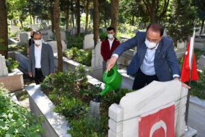 BEYLİKDÜZÜ’NDE KABİRLER DUASIZ KALMADI