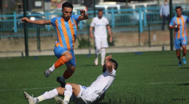 Alibeyköy sahasında bir puanı son dakikada kurtardı 1-1