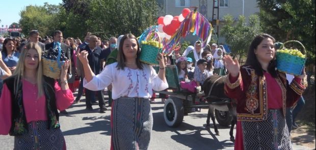 KIRKLARELİ’NE BAĞ BOZUMU ŞENLİĞİNDE RENKLİ GÖRÜNTÜLER YAŞANDI