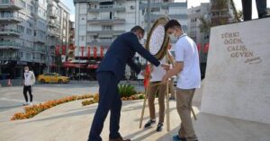 2021-2022 Eğitim Öğretim Yılı Silivri’de Çelenk Sunumu ile başladı