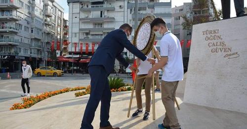 2021-2022 Eğitim Öğretim Yılı Silivri’de Çelenk Sunumu ile başladı