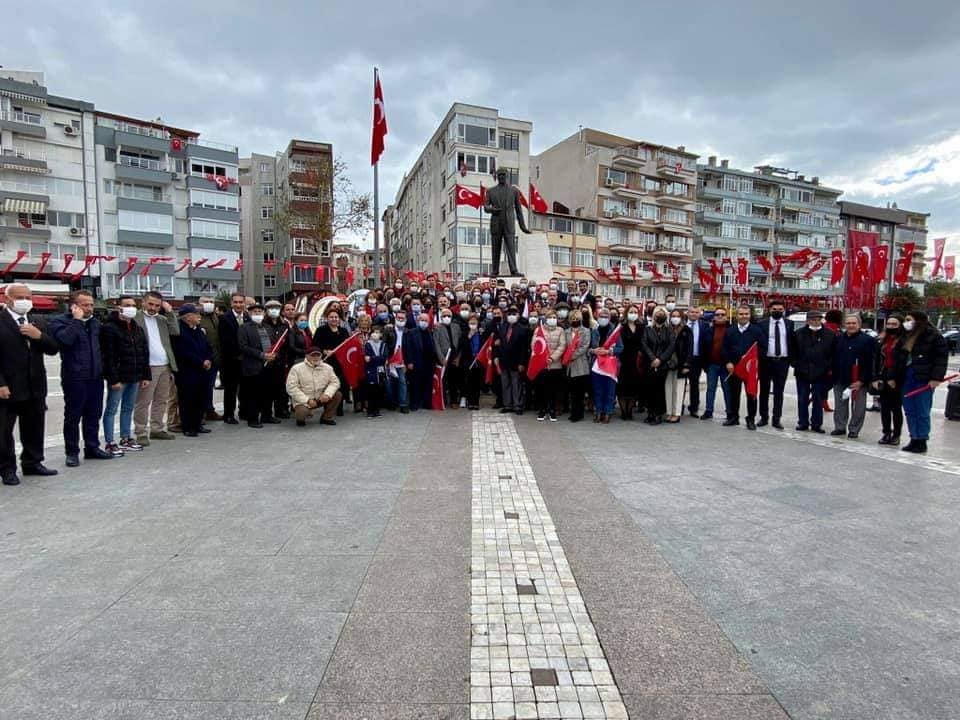 Silivri’de, 29 Ekim Cumhuriyet Bayramı çelenkleri sunuldu