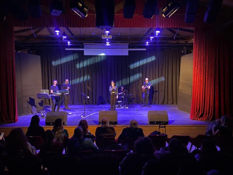 SİNEM SENNA’DAN, MUHTEŞEM KONSER